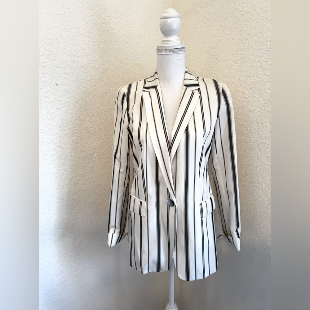 Lafayette 148 Marie Striped Silk‎ blend Blazer.  Size 4